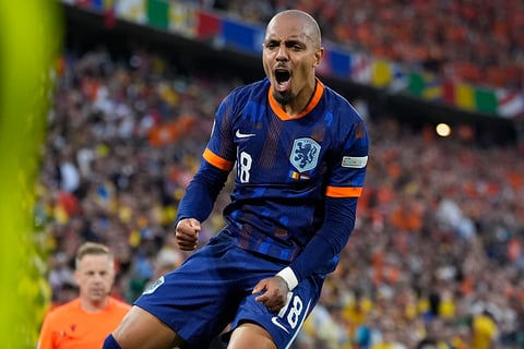 Donyell Malen celebrates after scoring Netherlands' third goal